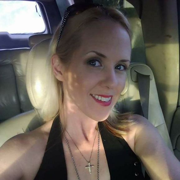 Meet your Posher, Heather - Picture 1 of 3